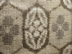 アンティーク　亀甲に花模様本場村山泥大島紬着物